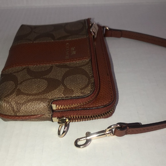 Coach Wallet Wrislet - Picture 10 of 13